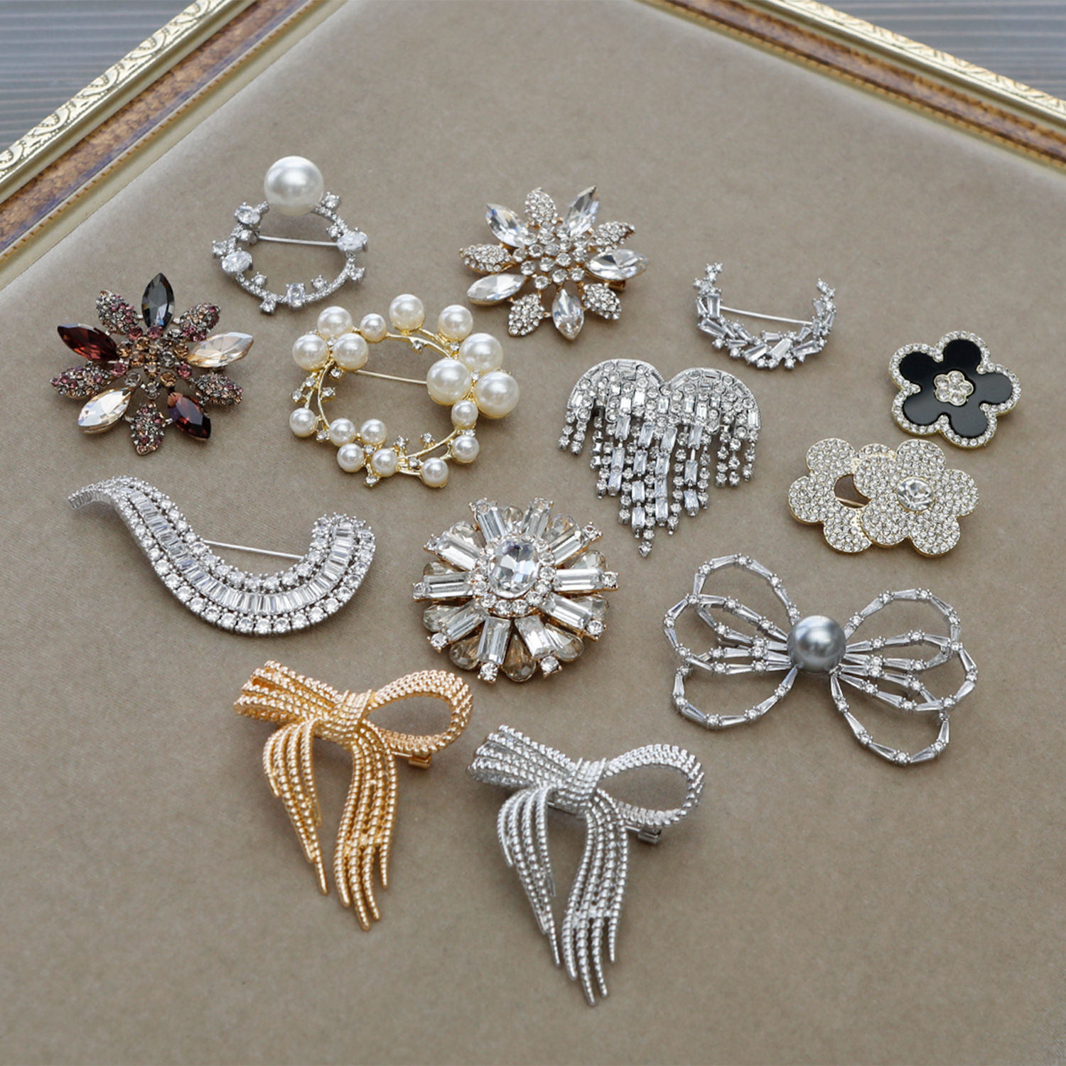 [JCQ・ORG]ブローチコレクション